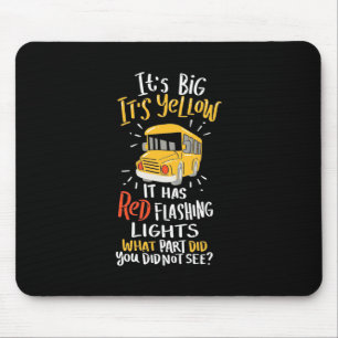 Der Schulbus ist groß und gelb Mousepad