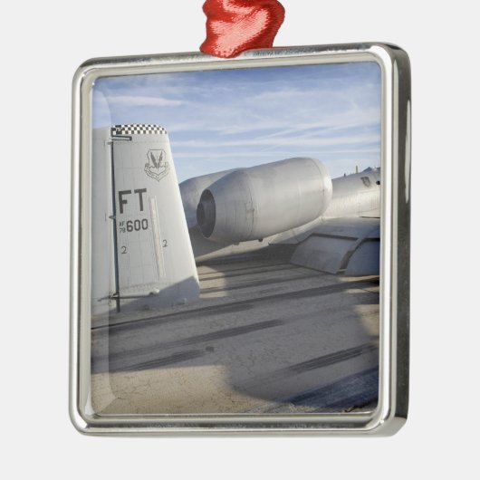 Der Schwanz eines A-10-Thunderbolls II Silbernes Ornament (Links)