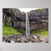 Der schwarze Basalt Svartifoss Wasserfall Island Poster (Vorne)