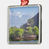 Der Schwarze Drachenpool, Shigu, Yunnan - China Ornament Aus Metall (Links)