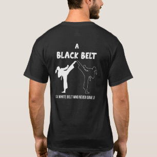 Der schwarze Gürtel ist der weiße Gürtel, der nie T-Shirt