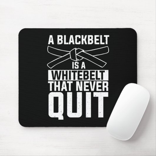 Der schwarze Gürtel ist ein Weiß, das den MIXED MA Mousepad (Mit Mouse)