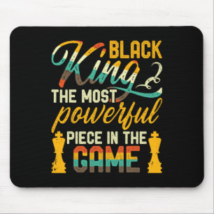Der schwarze König ist das mächtigste Stück in den Mousepad
