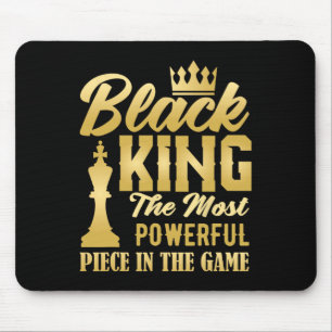 Der schwarze König ist das mächtigste Stück in den Mousepad
