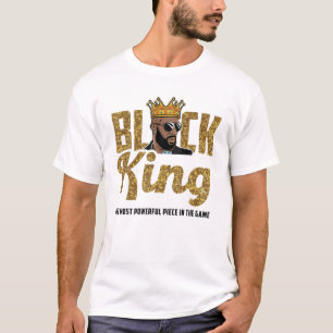 Der schwarze König ist das mächtigste Stück in den T-Shirt