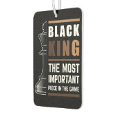 Der schwarze König ist das wichtigste Stück im Spi Autolufterfrischer (Links)