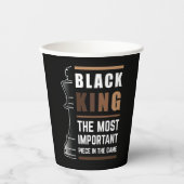 Der schwarze König ist das wichtigste Stück im Spi Pappbecher (Vorderseite)