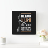 Der schwarze König ist das wichtigste Stück im Spi Quadratische Wanduhr (Zuhause)