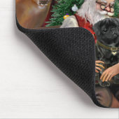 Der schwarze Mops des Weihnachtsmanns Mousepad (Ecke)