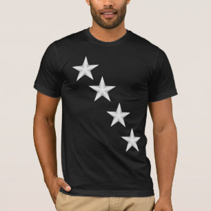 Der schwarze T - Shirt des Menschen mit Diagonalst