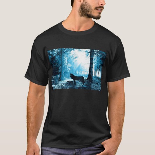 Der Schwarze Wolf allein im Wald T-Shirt (Vorderseite)