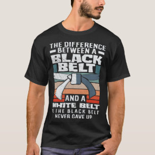 Der Schwarzgurt gab Karate Jiu Jitsu nie auf T-Shirt