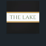 DER SEE Sportliche Schwarz-weiße Orangenbraune Str Leinwanddruck<br><div class="desc">Dieses sportliche Design zeichnet sich durch braune und hellorange pinstripes aus,  die einen weißen Mittelstreifen mit schwarzen,  feinen Streifen an den äußeren Streifen hervorheben. Der Text "THE LAKE" kann personalisiert sein.</div>