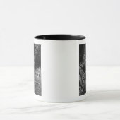 Der Seemann starrt die Schlangen im Ozean an Tasse (Zentrum)