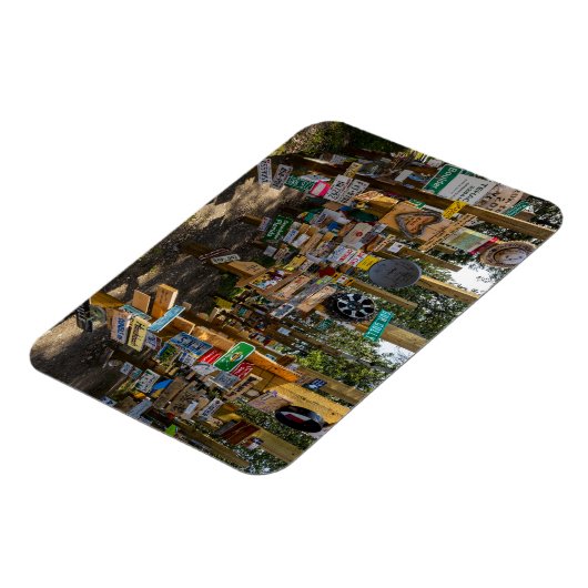 Der Sign Post Forest in Kanada Magnet (Linke Seite)