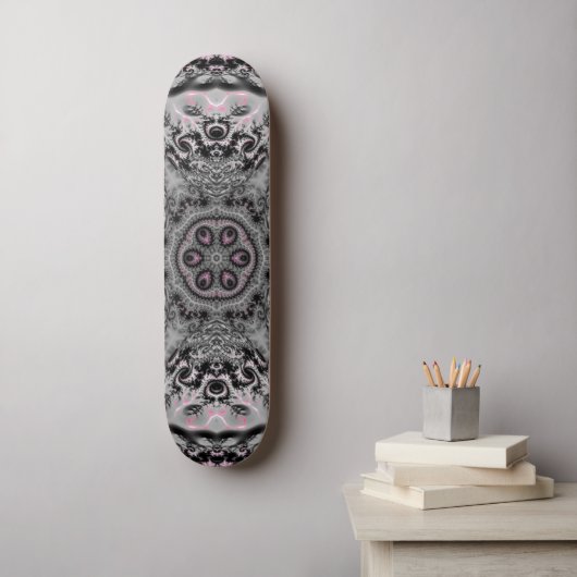 Der silberne Fraktalgarten Skateboard (Wandkunst)