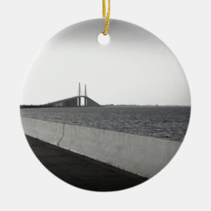 Der Skyway naht Keramikornament