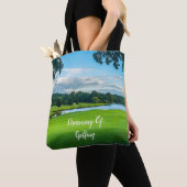 Der Sommer auf dem Golfplatz Tasche (Von Nahem)