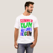 Der Sommerspass hat gerade begonnen T-Shirt (Vorne ganz)