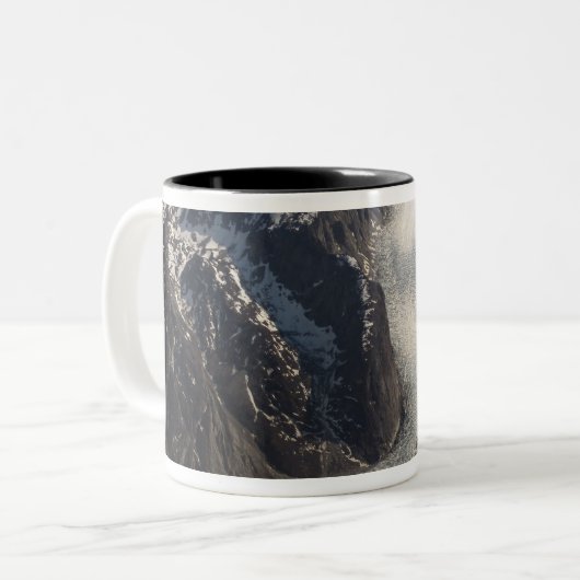 Der Sondrestrom-Gletscher in Grönland Zweifarbige Tasse (Vorderseite Links)