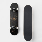 Der Sonnenaufgang in einem riesigen Galaxiehaufen Skateboard (Vorderseite)