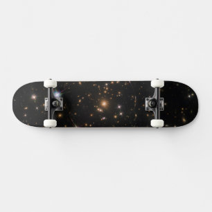 Der Sonnenaufgang in einem riesigen Galaxiehaufen Skateboard