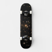 Der Sonnenaufgang in einem riesigen Galaxiehaufen Skateboard (Vorderseite)