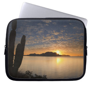 Der Sonnenaufgang über der Isla Danzante im Golf  Laptopschutzhülle