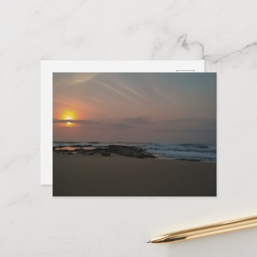 Der Sonnenaufgang über einem Felsenpool am Meer Postkarte (Vorderseite/Rückseite Beispiel)