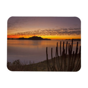Der Sonnenaufgang über Isla Danzante im Golf von 2 Magnet
