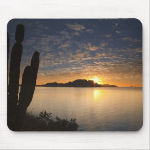 Der Sonnenaufgang über Isla Danzante im Golf von Mousepad