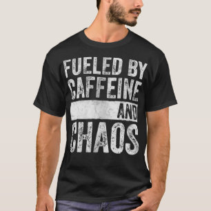 Der sonnige Kaffee wird durch Koffein und Chaos an T-Shirt