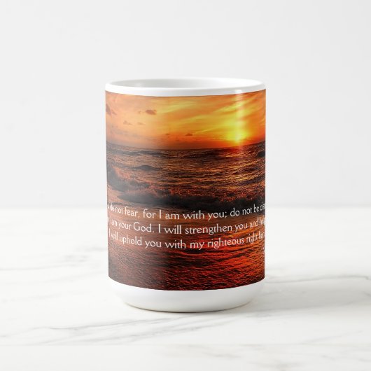 Der sonnige Strand fürchtet sich nicht vor Isaiah Kaffeetasse (Mittel)