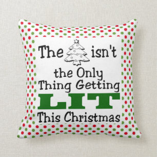 Der sonnige Weihnachtsbaum ist nicht nur etwas, da Kissen