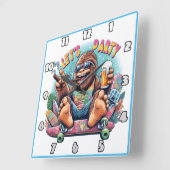 Der Spaß liebende Gorilla feiert auf einem Skatebo Quadratische Wanduhr (Winkel)