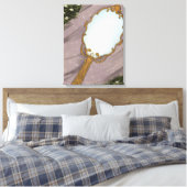 Der Spiegel I - Ein goldener Spiegel im Gras Leinwanddruck (Insitu (Schlafzimmer))