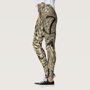 Der Spiegel ist in dunkelbeige gehalten Leggings