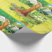 Der spielerische Junge, der in einem üppig grünen Geschenkpapier