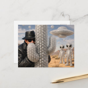 Der Spion in der Wüste mit den Außerirdischen Postkarte