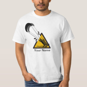 Der Sprung. Surfendes Spaß-Shirt des Drachens T-Shirt