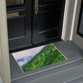 Der steile Weg auf dem Berg Fußmatte