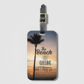 Der Strand ruft an Gepäckanhänger (Vorderseite Vertikal)