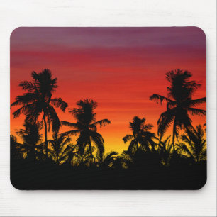Der Strand von Palmen, der tropische Sonnenunterga Mousepad