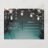 Der Strand von Palmen, der von glänzenden Lichtern Ankündigungspostkarte (Rückseite)