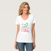 Der Strand zitiert in hellen Farben. T-Shirt (Vorderseite Vollansicht)