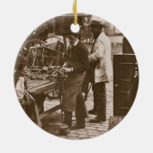 Der Straßen-Bauschlosser, 'vom Straßen-Leben in Keramik Ornament (Hinten)