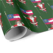 Der süße Weihnachtsmann mit Flagge Georgiens Geschenkpapier (Rolleneckpunkt)