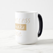 Der T - Shirt des Erfolgs Verwandlungstasse (VorderseiteRechts)