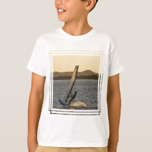 Der T - Shirt des Windsurfer-Bild-Kindes