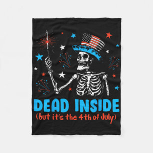 Der Tag der Unabhängigkeit des Skeletts ist im Inn Fleecedecke